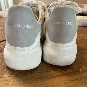 Lightly worn. Authentic Alexander McQueen sneakers size 42 mens